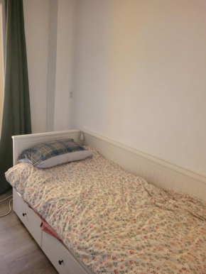 private room in shared appartement for vacaction near cannes antibes